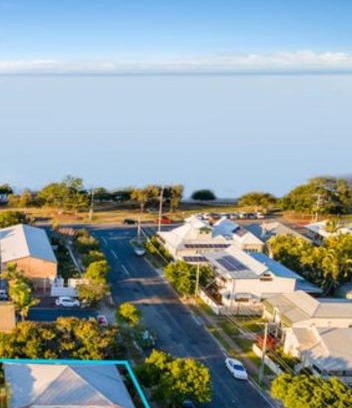 Sandgate House | Cottage on the Bay