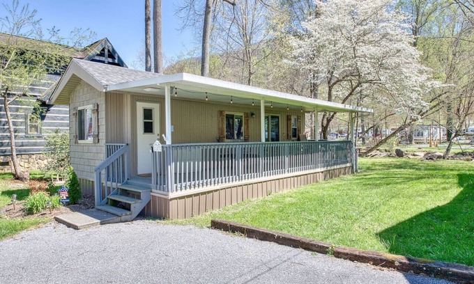 Maggie Valley Cottage | Cottage on the Creek - Perfect for Your Mountain Getaway