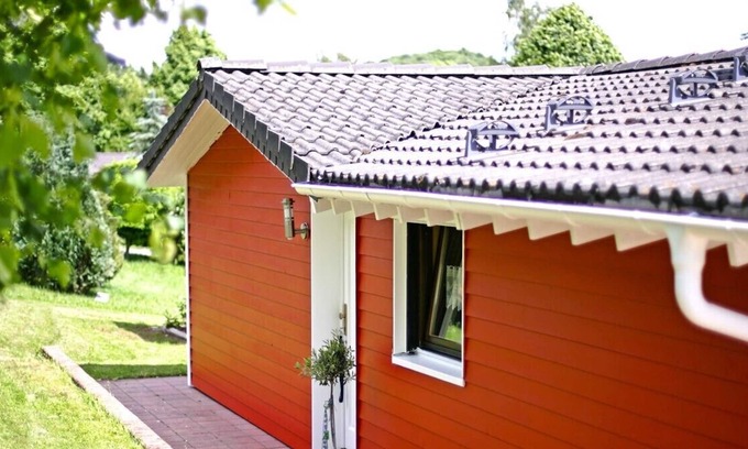 Schwarzengrund House | Cottage on the lake with 600sqm of lawn and generous amenities