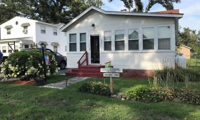 Colonial Beach House | Cottage on The Point! Bring your bikes & golf cart, and your pets!