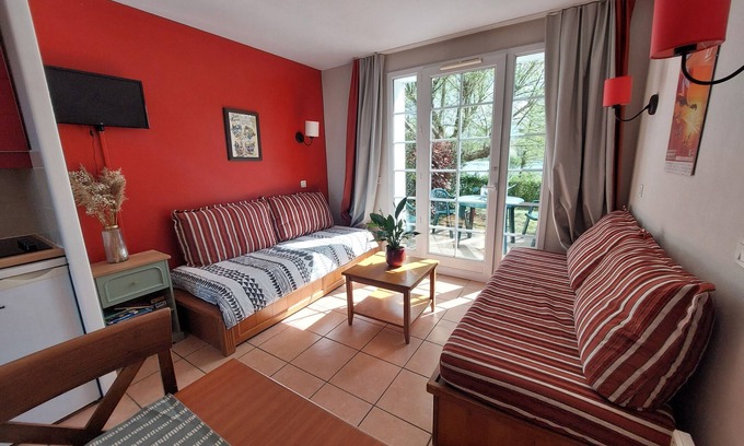 Marciac Apartment | Cottage on the shores of Lake Marciac