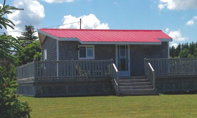 Morell Cottage | Cottage Overlooking Sandy Beach - St. Peter's Harbour