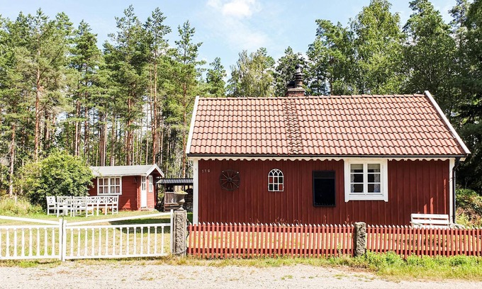 Gullabo House | Cottage overlooking the countryside for a wonderful vacation close to nature.