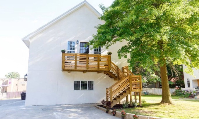 Crescent Hill House | Cottage Park Carriage House. Rest & Explore with Hollyhock