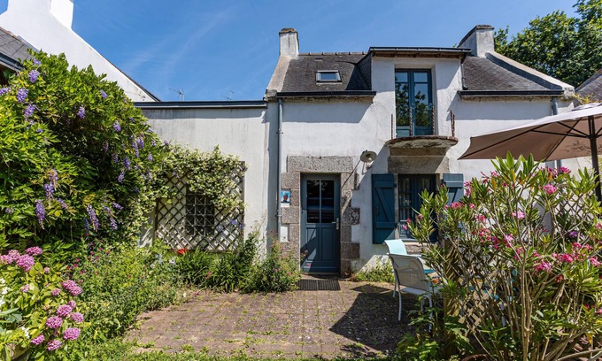 Theix-Noyalo Cottage | Cottage 'Petit Gite Confortable Dans Village' with Private Terrace, Shared Garden and Wi-Fi