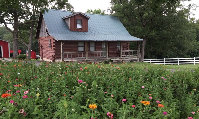 High Hill Cabin | Cottage Properties - Country Log Cabin