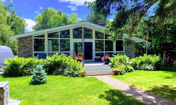 Kincardine House | Cottage Rental close to lake Huron beach!