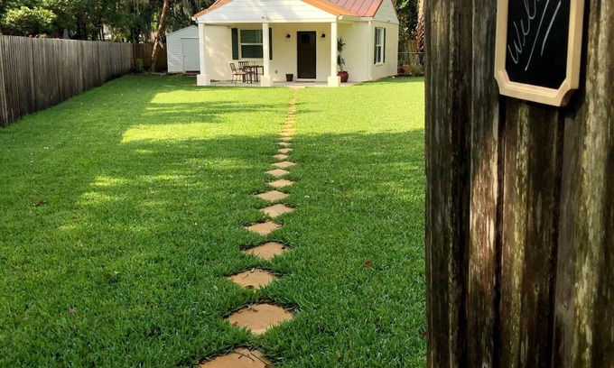 College Park Cottage | Cottage Retreat in the City