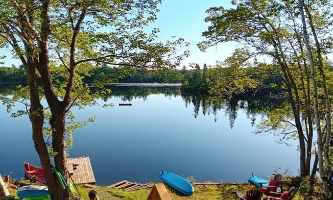 Lewis Lake Cottage | Cottage retreat on Lewis Lake with hot tub