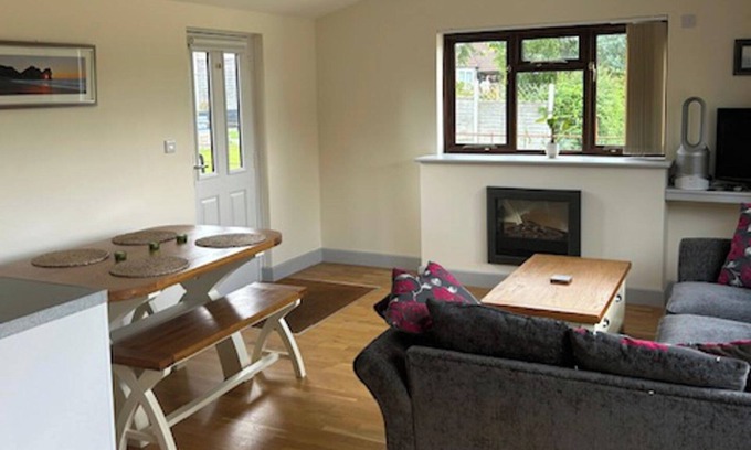 Sherborne Cottage | Cottage Retreat- Sleeps 4, Garden,
