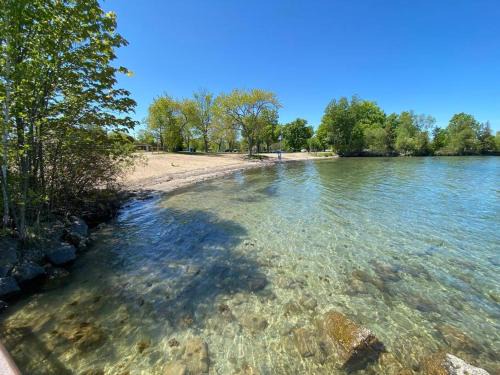 Alcona House | Cottage right across Lake Simcoe in Innisfil