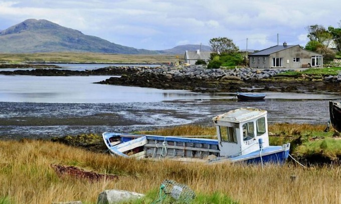 Ballyconneely Cottage | Cottage, Roundstone