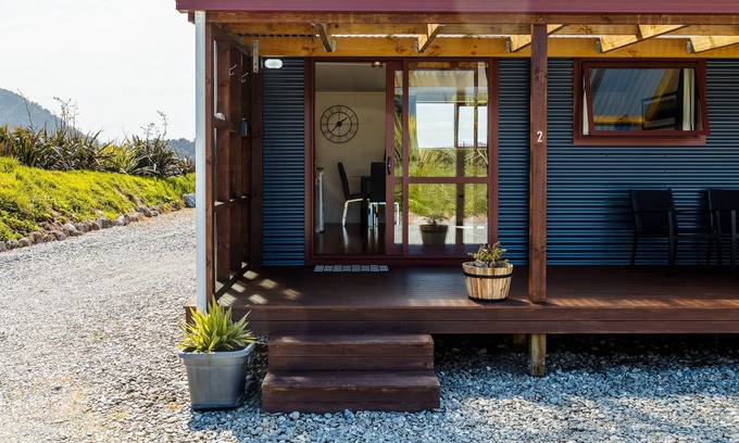 Franz Josef Glacier Cottage | Cottage Rua offers spectacular mountain views right from the patio