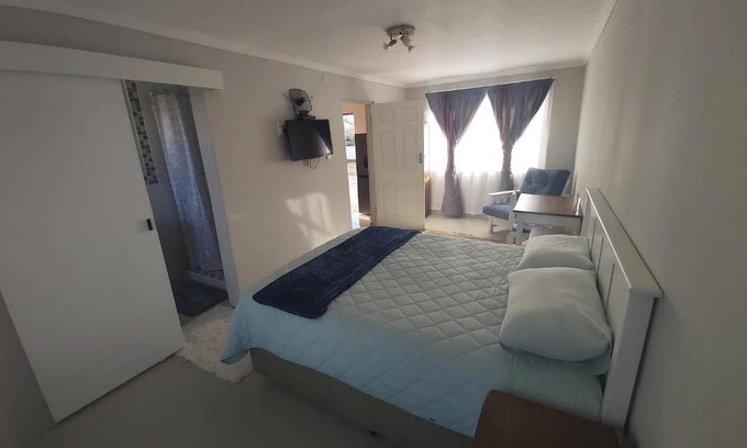 Berea Apartment | Cottage self catering unit with ensuite.