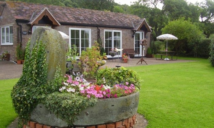 Gloucester Cottage | Cottage Sleeps 4/6, 2 Bedrooms & sofs bed