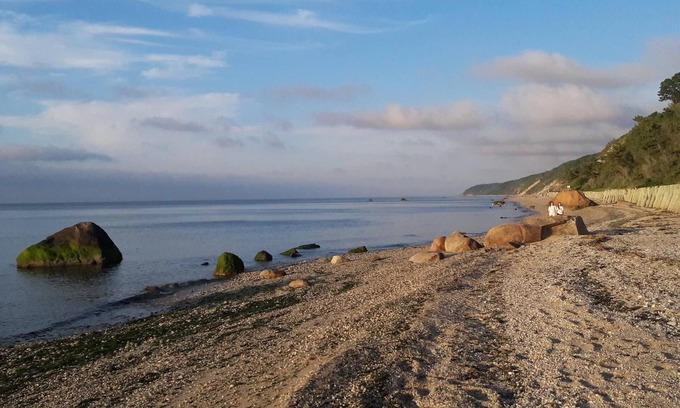 Baiting Hollow Cottage | Cottage: Sleeps 6-7: Walk To Private Beach: In Wine Country