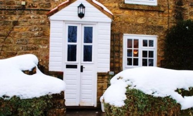 Scawton Cottage | Cottage Sleeps3-fireplace-balcony-garden-mountain