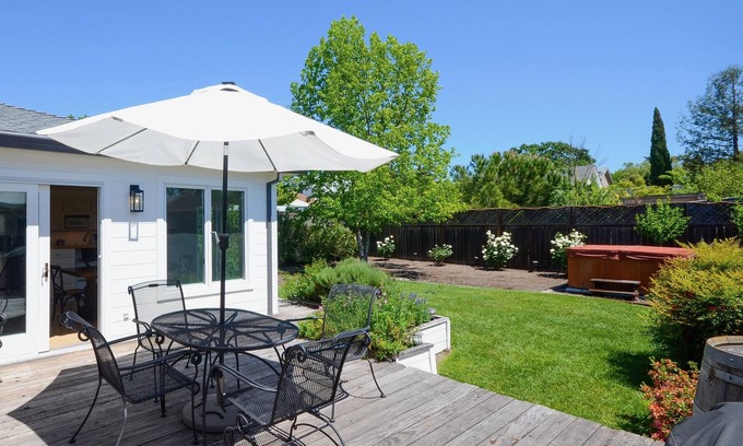Sonoma House | Cottage Sonoma @ Historic Plaza. - Includes Wine Tasting Passport