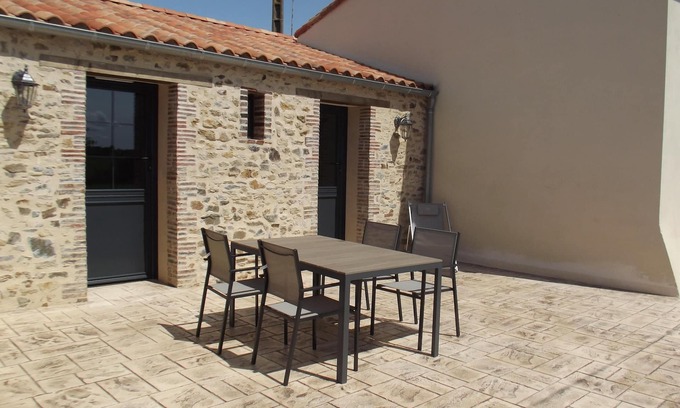 Saint-Prouant House | cottage "straw of yesteryear" 4 to 5 people near the PUY DU FOU in St Prouant