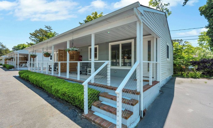 Hampton Bays House | Cottage Suite in Boutique Hotel, Heart of Hampton Bays, Waterfront.