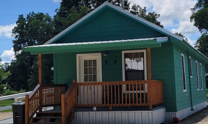 Lake Village Cabin | Cottage tucked in back of orchard with full kitchen and lake access!