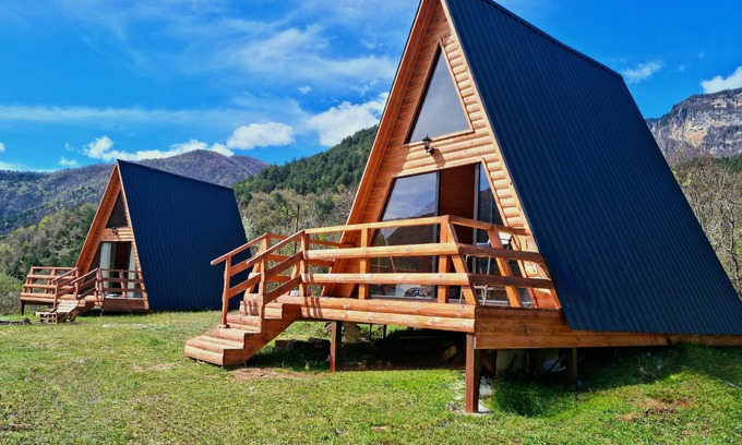 Tsageri Cabin | Cottage Tvishi