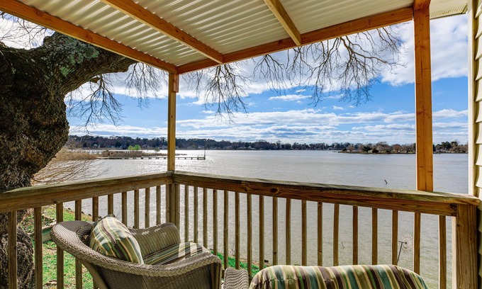 Rock Point Cottage | Cottage w/Potomac River Views in Newburg!