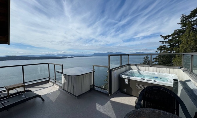 Pender Island Cabin | Cottage w/Vantage Suites at Sahhali on the Bluffs