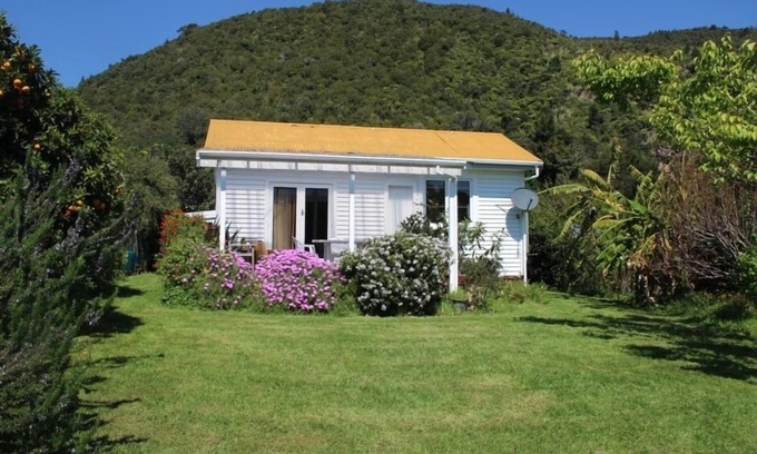 Waihau Bay Cottage | Cottage - Whanarua Bay Cottages