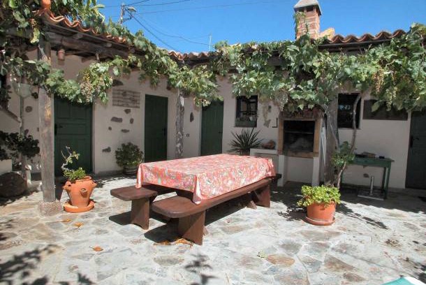 El Jaral House | Cottage with 3 Bedrooms, 2 Bathrooms, Heated solar Pool, Sauna, Jacuzzi, Garden
