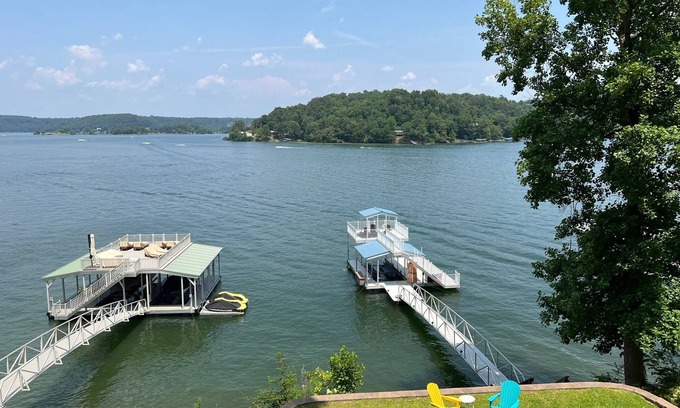 Crane Hill Cottage | Cottage with big water views Smith Lake. Firepit/Outdoor Games. Private Dock.