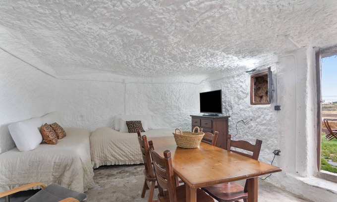 La Solana Cottage | Cottage with Cave, garden, trekking trails and city nearby