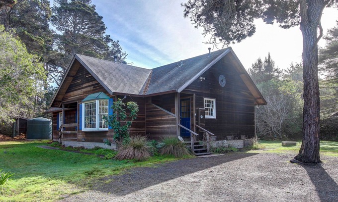 Cleone Cabin | Cottage with deck & electric fireplace- walk to the ocean, beach, & bluffs