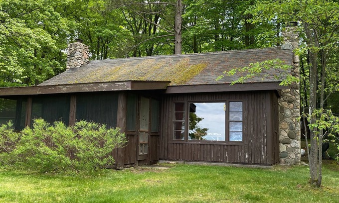 Maple City Cottage | Cottage with direct access on Big Glen. Pets Ok. 3 day min after Labor Day.