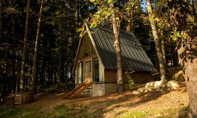 Kouty Cottage | Cottage with fireplace and heated outside barrel