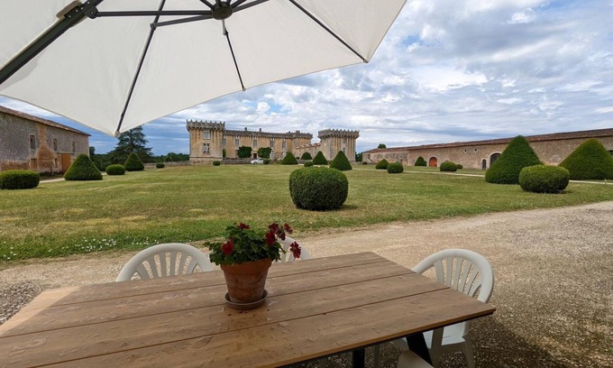 Cherves-Richemont Cottage | Cottage with 3 bedrooms, private garden, 12 bikes, near Cognac