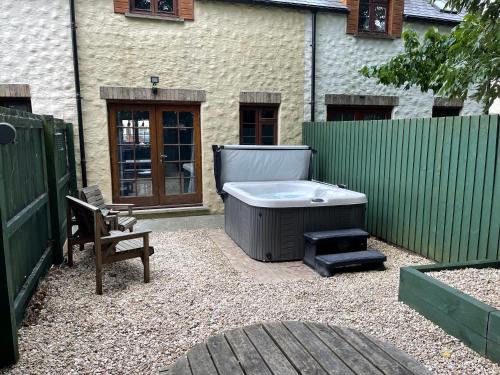 Haverfordwest House | Cottage With Hot Tub in Pembrokeshire