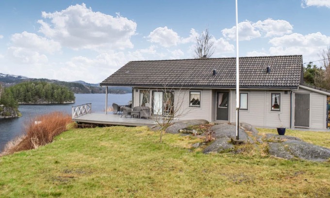 Tysvaer House | Cottage with large terrace and beautiful view over the Grindafjord.