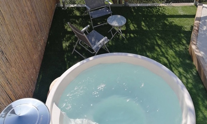 El Pala de Torroella Cottage | Cottage with outdoor Nordic bathtub, in the middle of nature