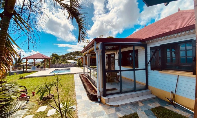 Grand Bois Cottage | Cottage with pool and secure parking in Réunion