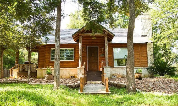 Washington House | Cottage with Private Hot Tub