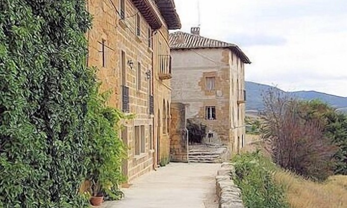 Lacar Cottage | Cottage, with stove, barbecue and wood oven, for 10 people