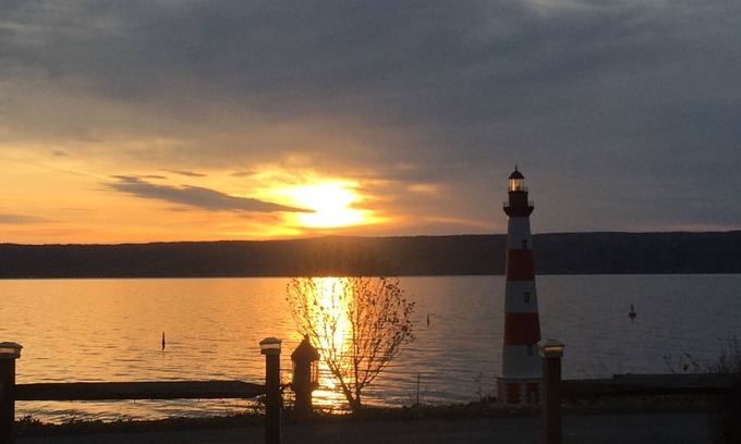 Himrod Cottage | Cottage with Sunrise View of Seneca Lake