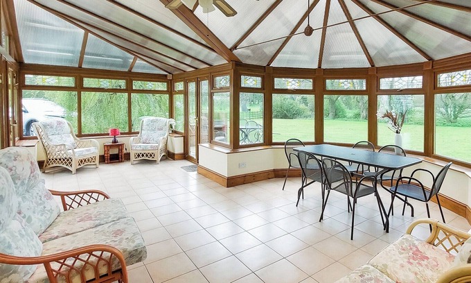 Alford Cottage | Cottage with two doubles and one twin.