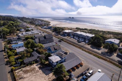 Rockaway Beach House | Cottages at Rockaway Beach Suite #1