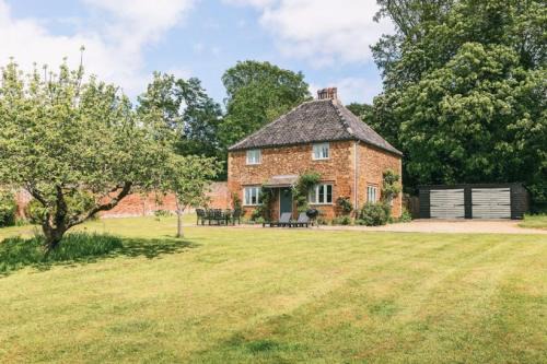 Ringstead House | Cottages in the Walled Garden 18