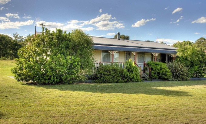 Lovedale Cottage | Cottages on Lovedale - No. 3 (2 bedroom) - 2 bedroom, 2 bathroom cottage in convenient Lovedale location