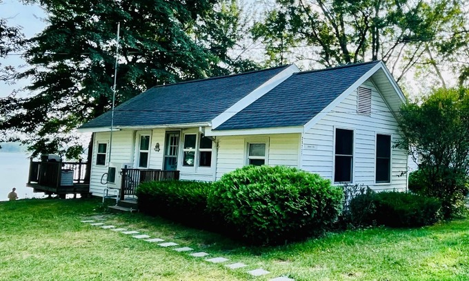 Fulton House | Cottages on Sand Lake - The Cozy Cottage