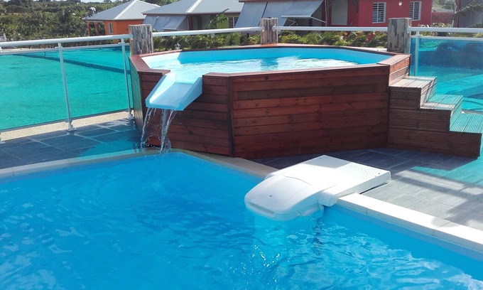 Saint-Francois Cottage | Cottages with swimming pool and SPA - Village Cove has water