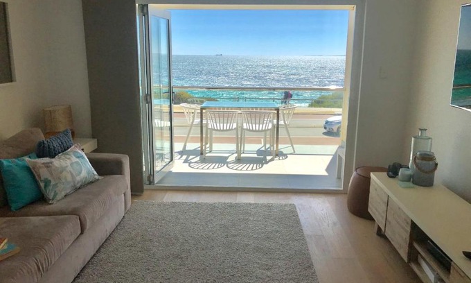 Cottesloe Apartment | Cottesloe Beachfront Ocean View Apartment